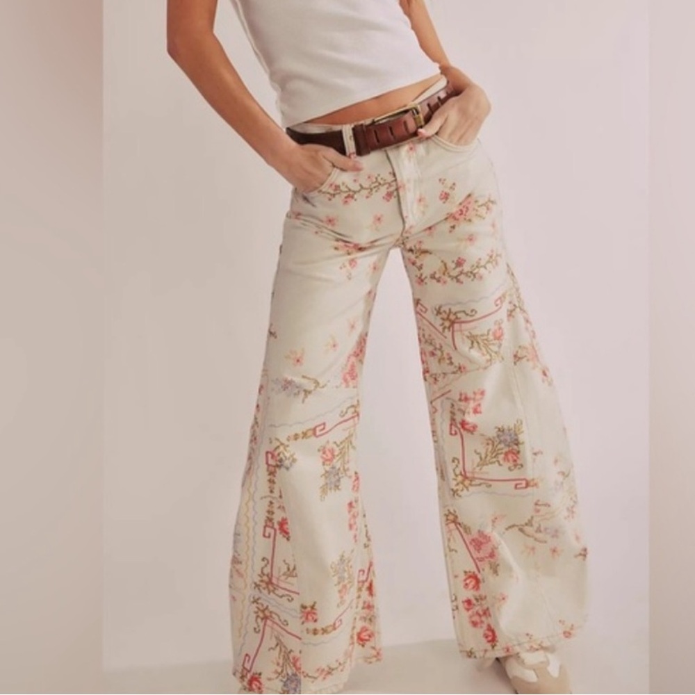 ⭐️Free People We The Free Eden Printed Slouch Jeans⭐️